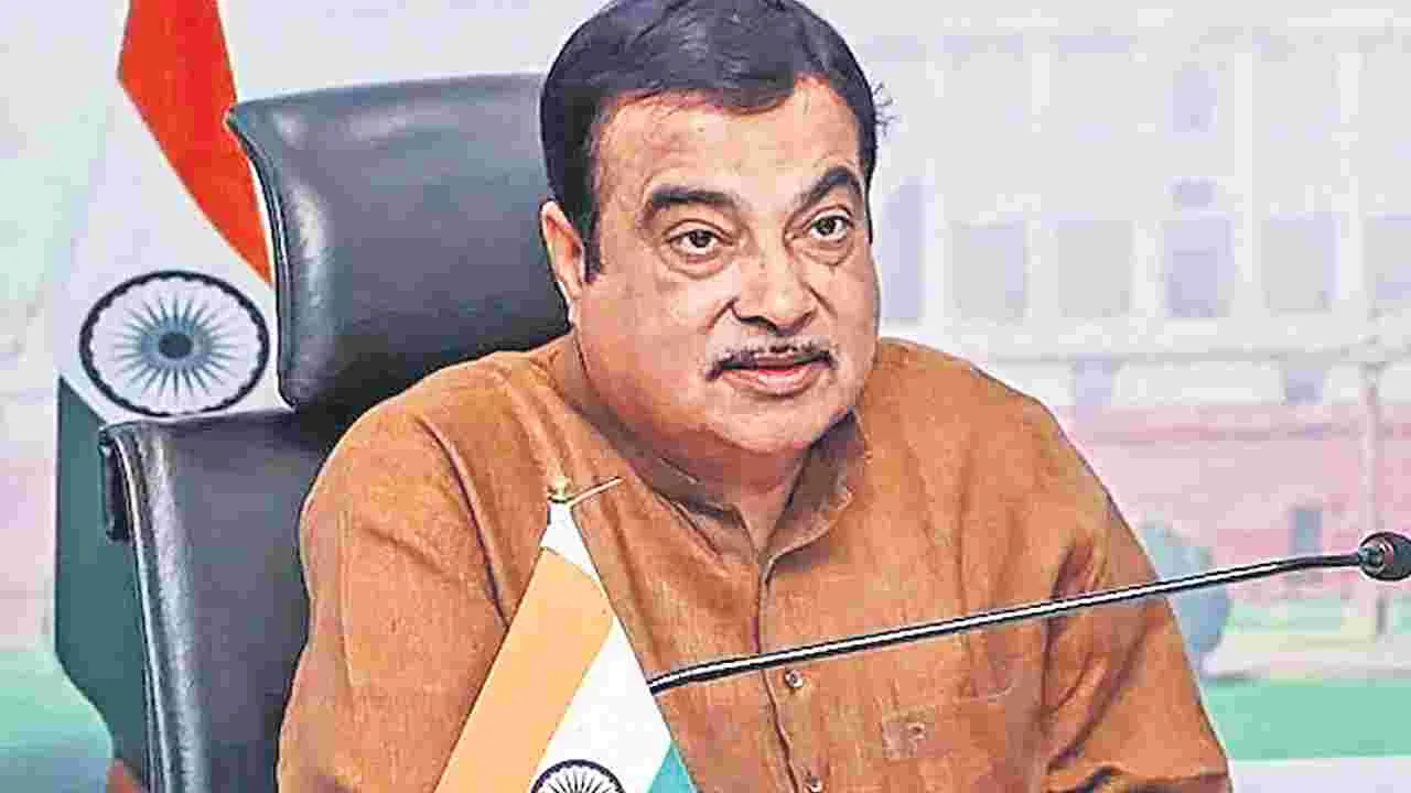 Union Transport Minister Nitin Gadkari: రోడ్డు ప్రమాదాల నివారణకు వీ2వీ సాంకేతిక పరిజ్ఞానం