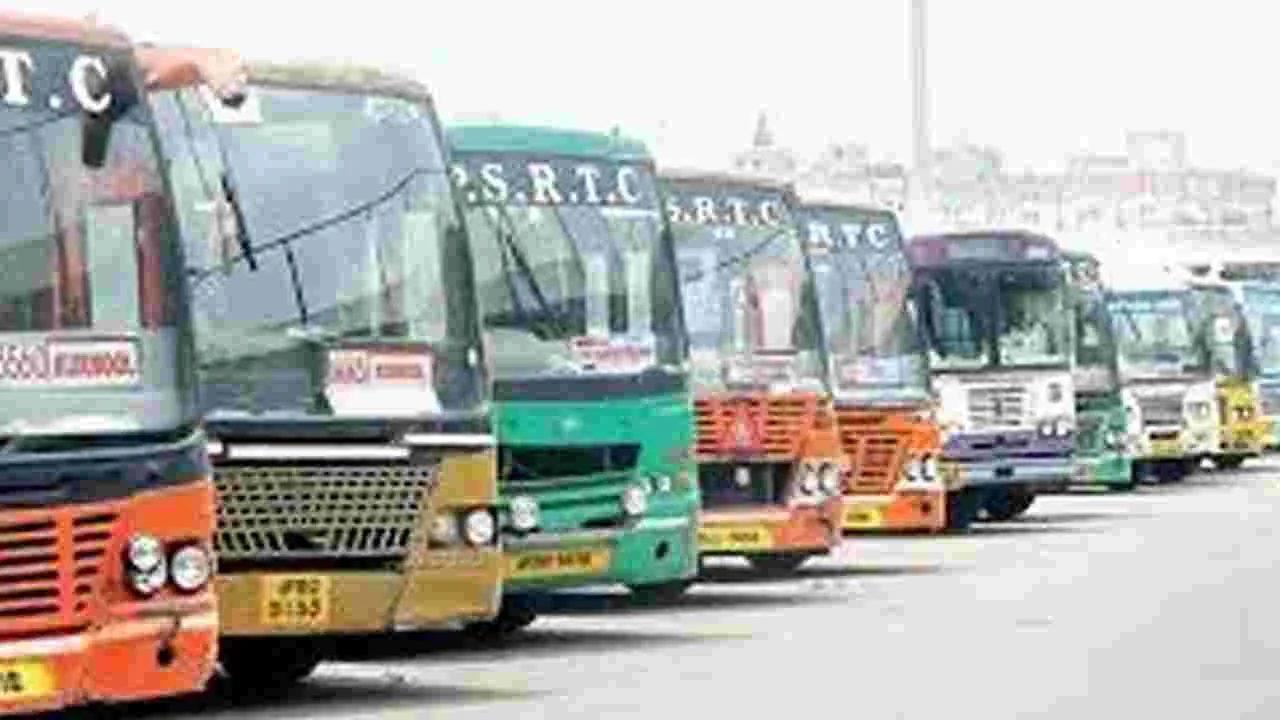 APSRTC Struggle: పండక్కి బస్సుల్లేవ్‌..!