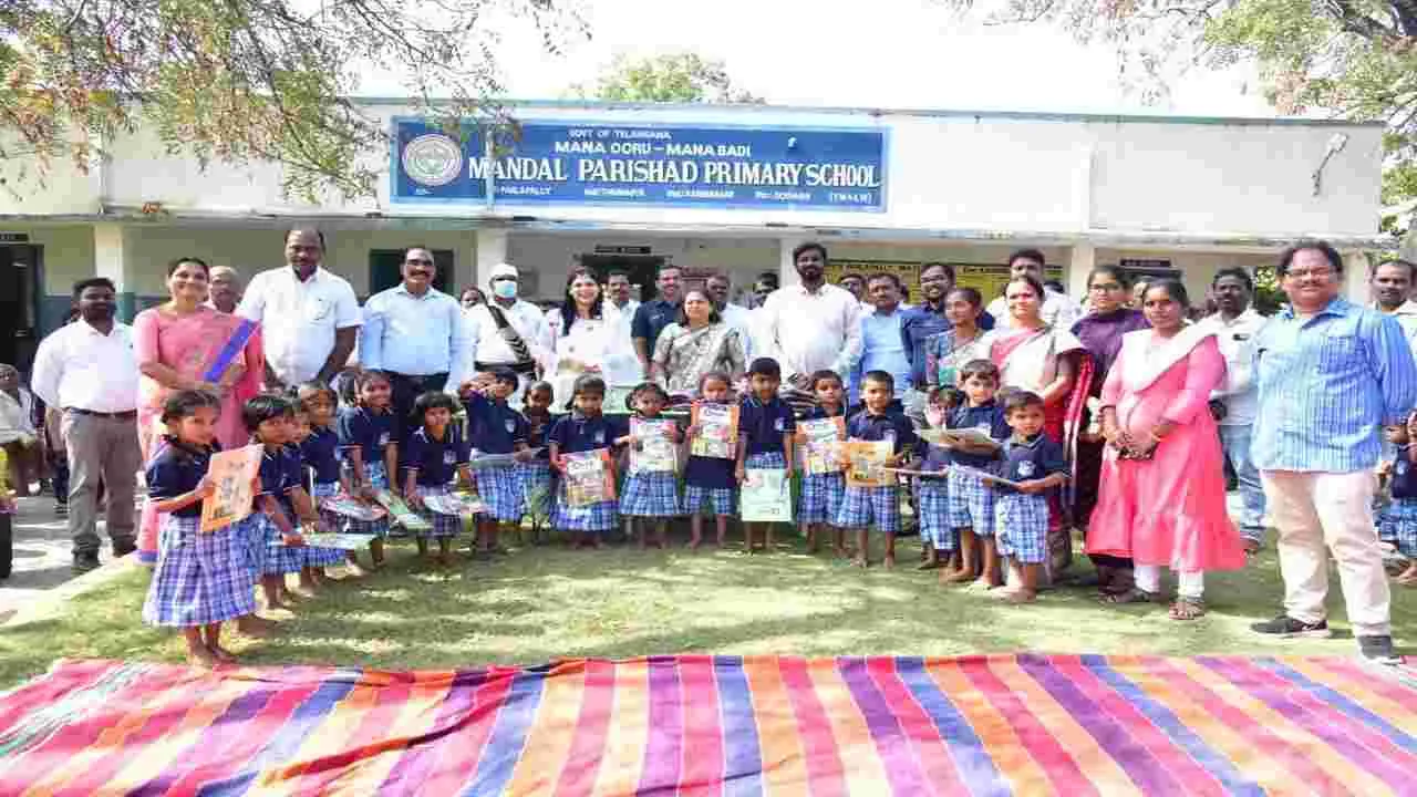 ప్రీ ప్రైమరీలో చిన్నారులను చేర్పించాలి