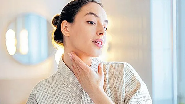 Lighten Dark Neck Skin Naturally: మెడ నల్లగా ఉందా?