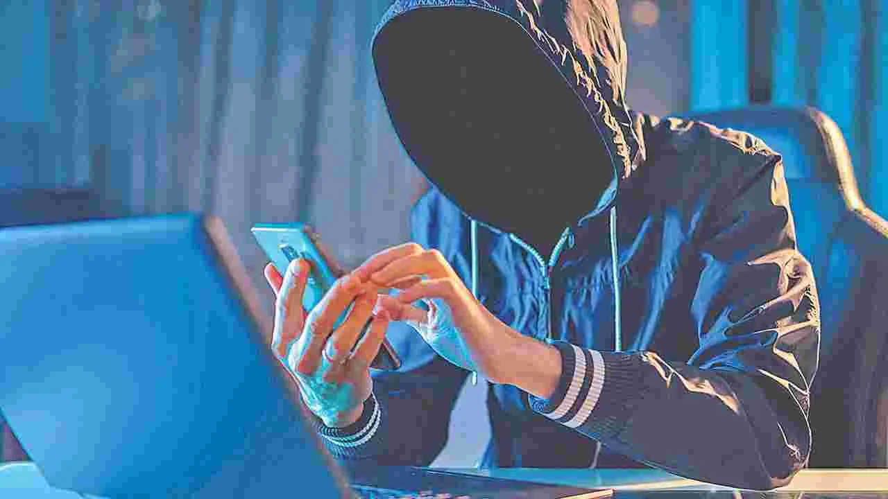 Cyber Fraud: జేడీ లక్ష్మీనారాయణ భార్యకు టోకరా