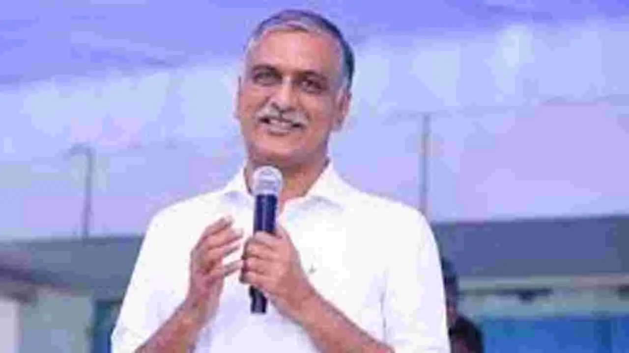 Harish Rao Criticizes: నిధులు దారి మళ్లిస్తుంటే సర్కార్‌ చోద్యం చూస్తోంది