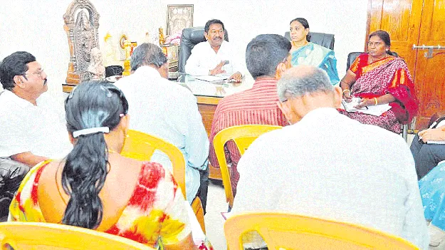 ప్రజల సంతృప్తే లక్ష్యంగా పనిచేయాలి