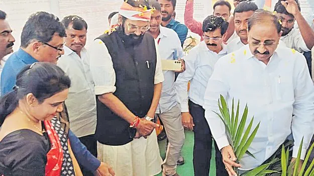 Uttam Kumar Reddy: సాగు యంత్రాలు 50 శాతం రాయితీతో!