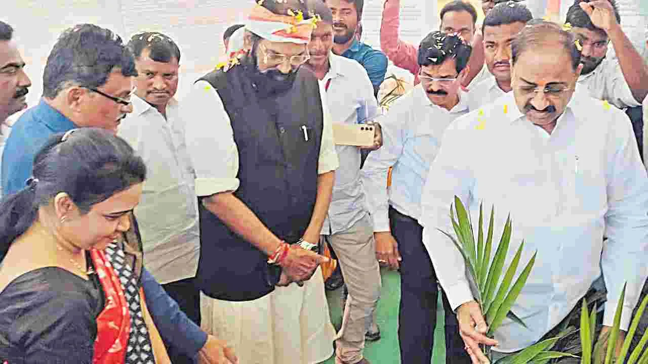 Uttam Kumar Reddy: సాగు యంత్రాలు 50 శాతం రాయితీతో!