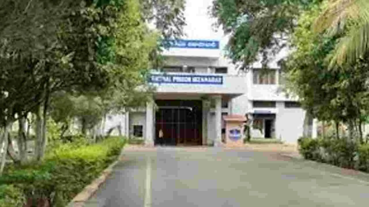 Nizamabad Jail: అసలేం జరుగుతోంది...!