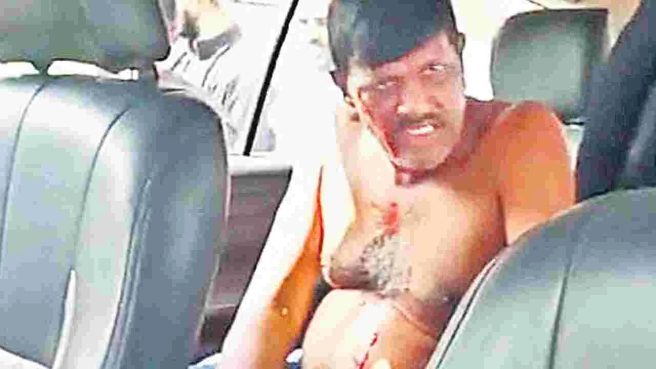 Teacher misconduct: కీచక టీచర్‌కు దేహశుద్ధి