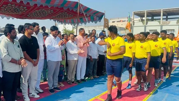 యువత క్రీడల్లో రాణించాలి