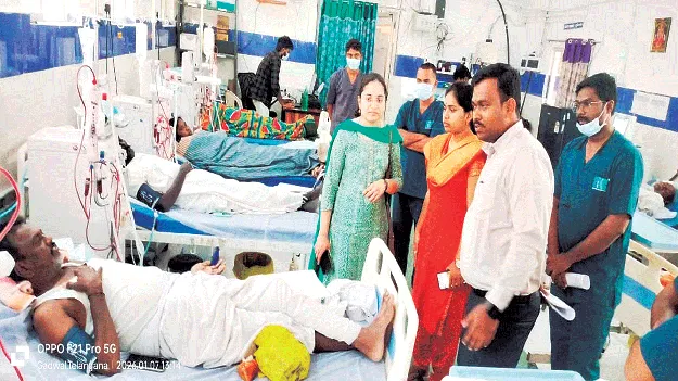 గద్వాల డయాలసిస్‌ కేంద్రాన్ని పరిశీలించిన నిమ్స్‌ డాక్టర్లు 