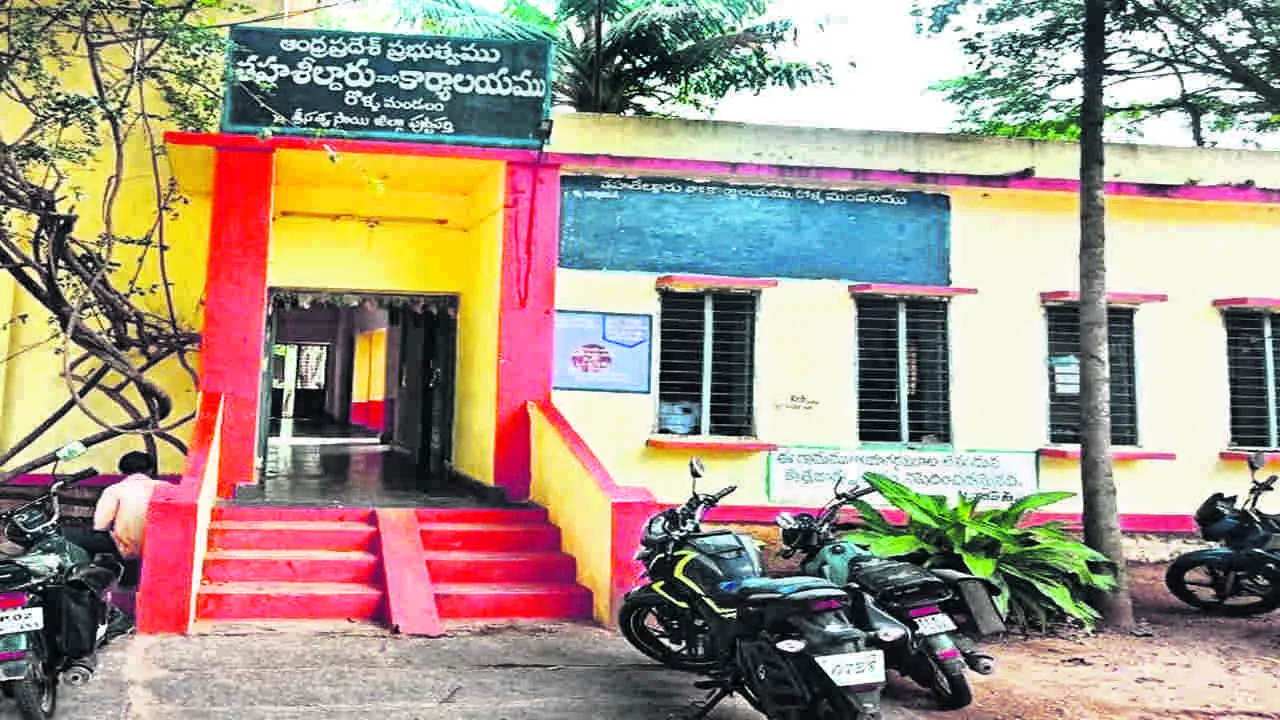 ROLLA : రొళ్ల.. ప్రత్యేకాధికారి చేతిలోకేనా..?