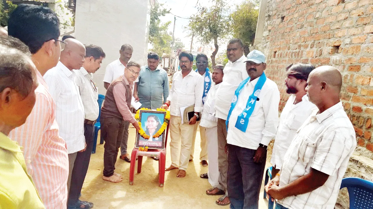 లావణ్య కుటుంబానికి అండగా ఉంటాం