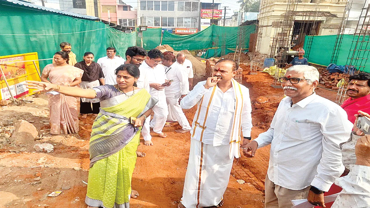 The expansion of the temple should be completed by Ammavari festival అమ్మవారి పండగ నాటికి   ఆలయ విస్తరణ పూర్తి చేయాలి