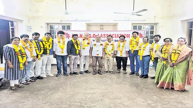 ఏపీఎన్‌జీవో అసోసియేషన్‌ జిల్లా అధ్యక్షునిగా ఈశ్వరరావు