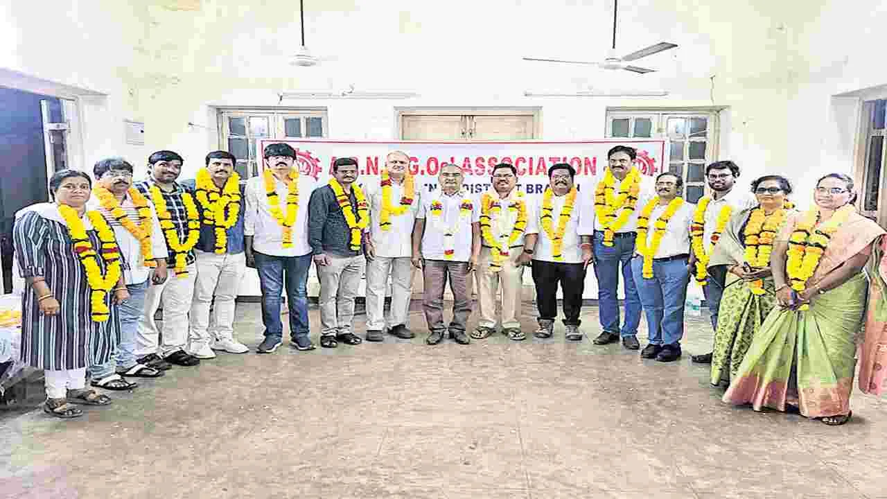 ఏపీఎన్‌జీవో అసోసియేషన్‌ జిల్లా అధ్యక్షునిగా ఈశ్వరరావు