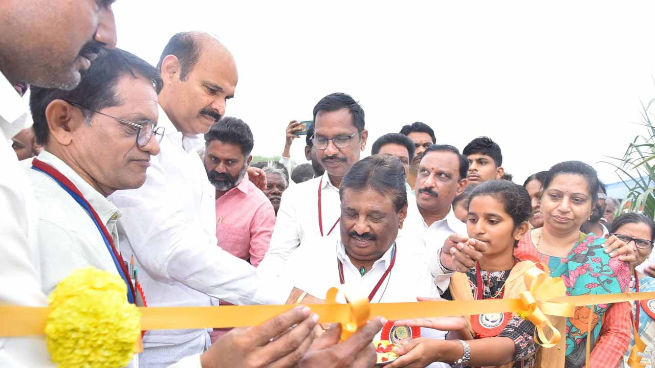 ఆకట్టుకున్న పశువుల అందాల పోటీలు