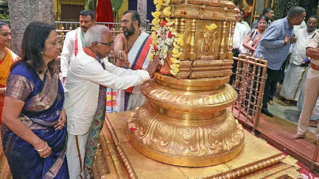 అమ్మవారి సేవలో మారిషస్‌ అధ్యక్షుడు 