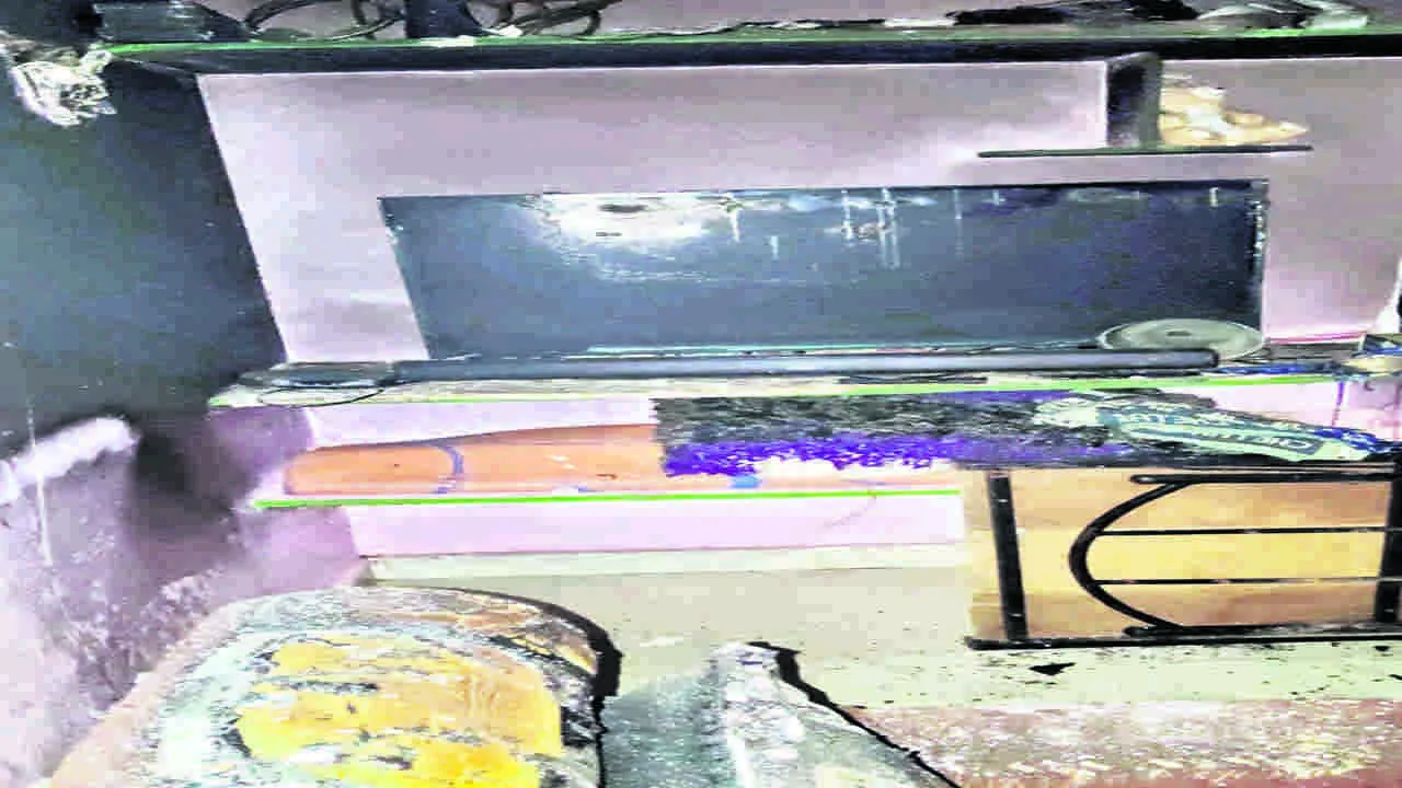 SHORT: షార్ట్‌ సర్క్యూట్‌తో ఇల్లు దగ్ధం