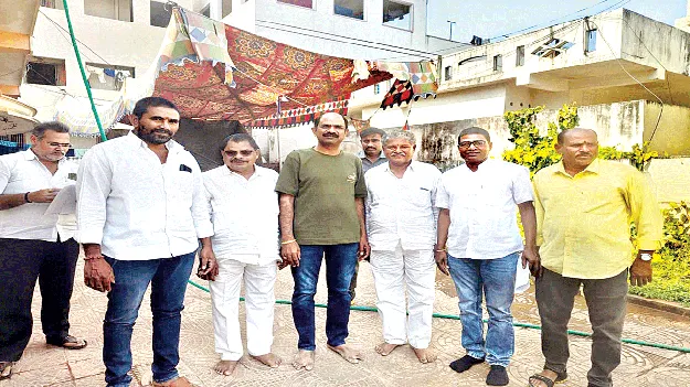డీలర్ల సమస్యలను పరిష్కరించండి