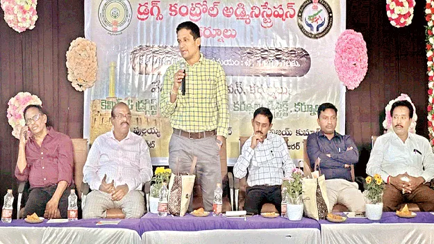 ప్రిస్కిప్షన్‌ లేకుండా మాత్రలు అమ్మవద్దు