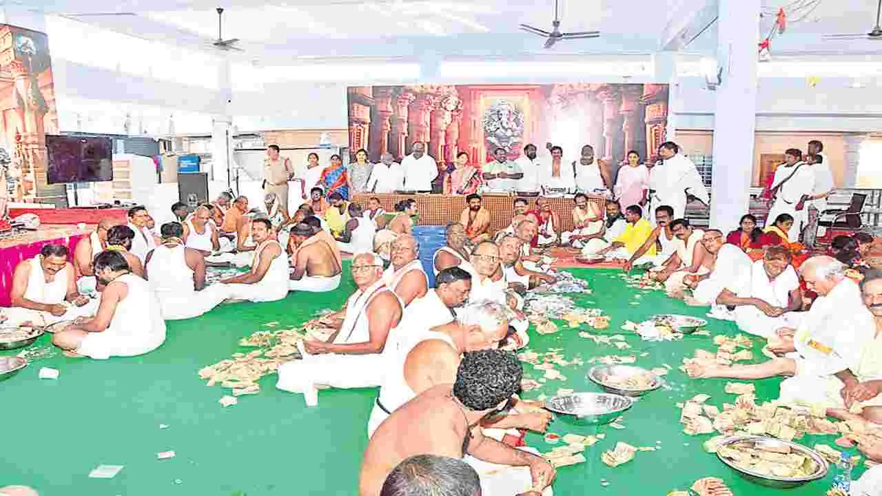 నూకాంబిక హుండీ ఆదాయం రూ.37.24 లక్షలు