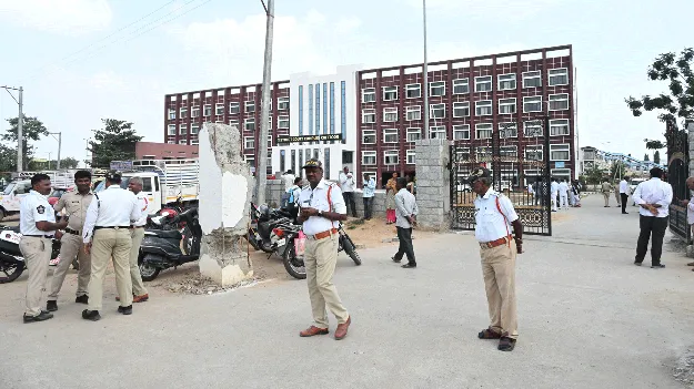 బాంబు బెదిరింపు 