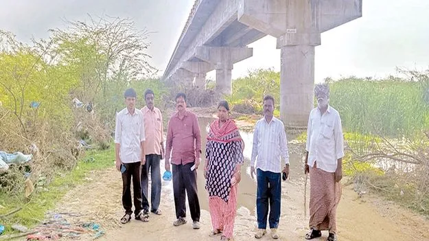 హంద్రీ నుంచి అక్రమ ఇసుక తరలింపు