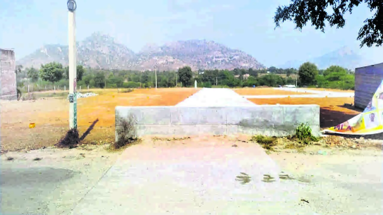 REAL: జోరుగా రియల్‌ ఎస్టేట్‌ దందా