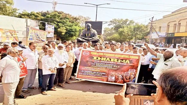 పెన్షనర్ల సమస్యలను పట్టించుకోరా?