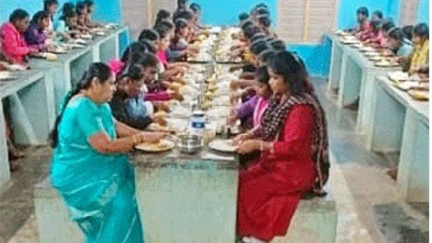  విద్యార్థులతో కళకళలాడుతున్న ప్రభుత్వ వసతి గృహాలు 