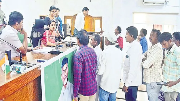 పౌర సేవల్లో అవినీతికి పాల్పడితే వేటు 