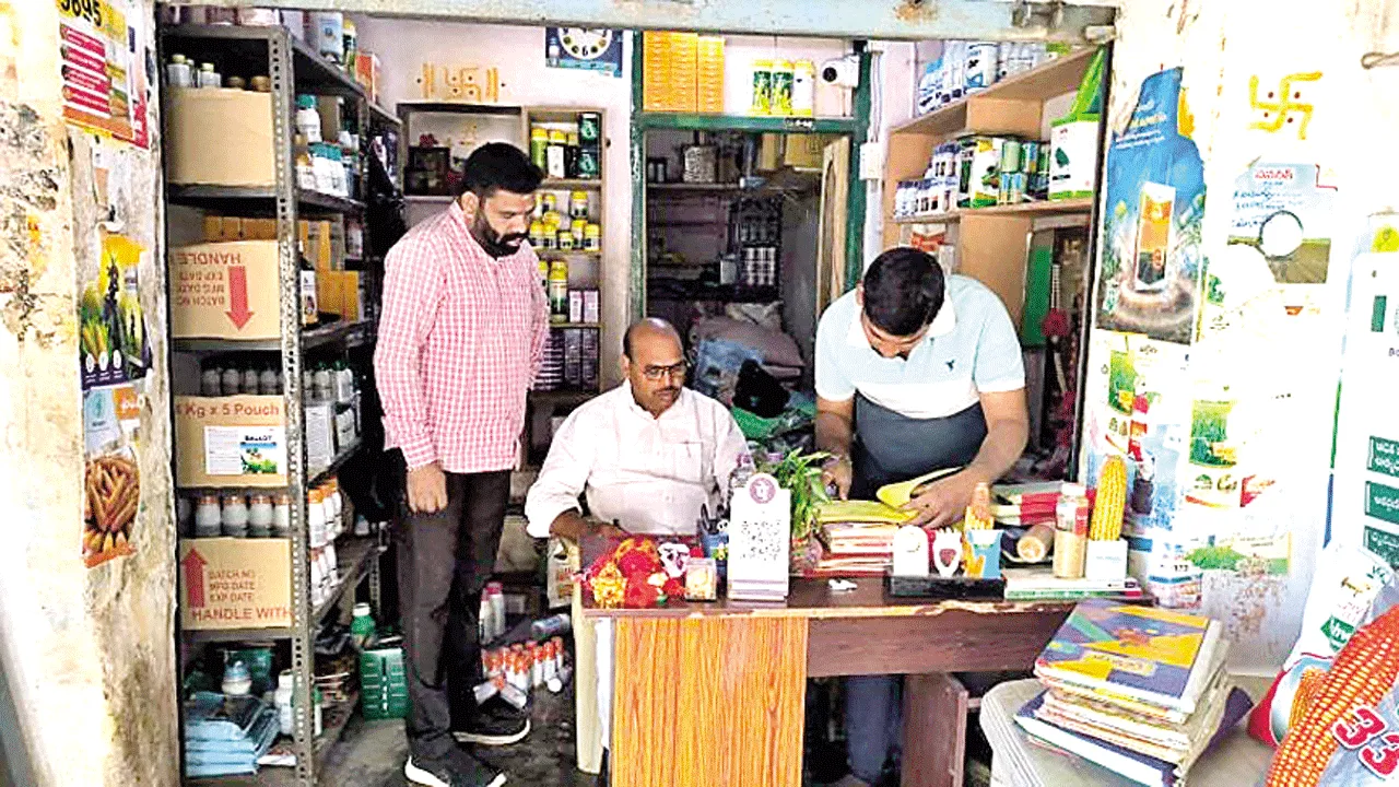 ఎరువులు అధిక ధరలకు విక్రయిస్తే చర్యలు