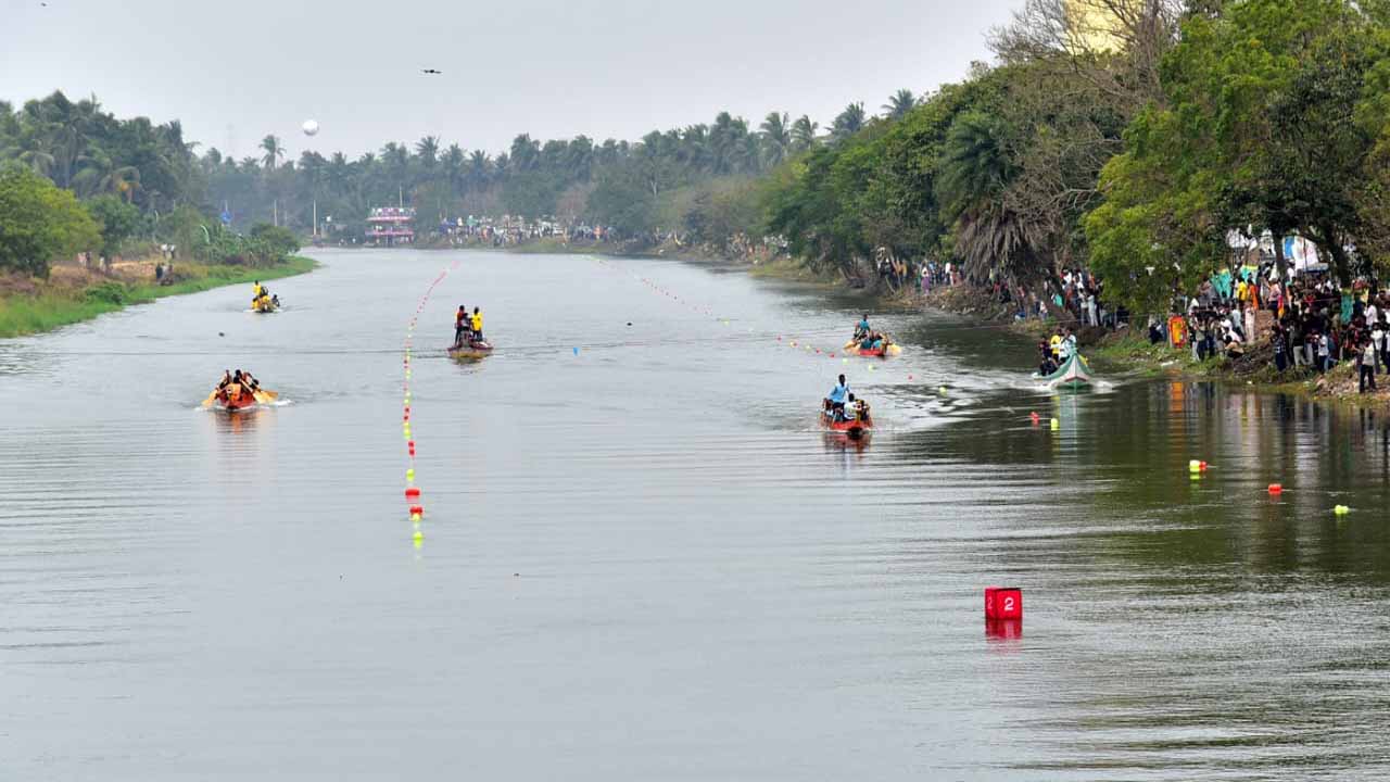ఆత్రేయపురం ఉత్సవాల్లో డ్రాగన్ పడవ పోటీలు