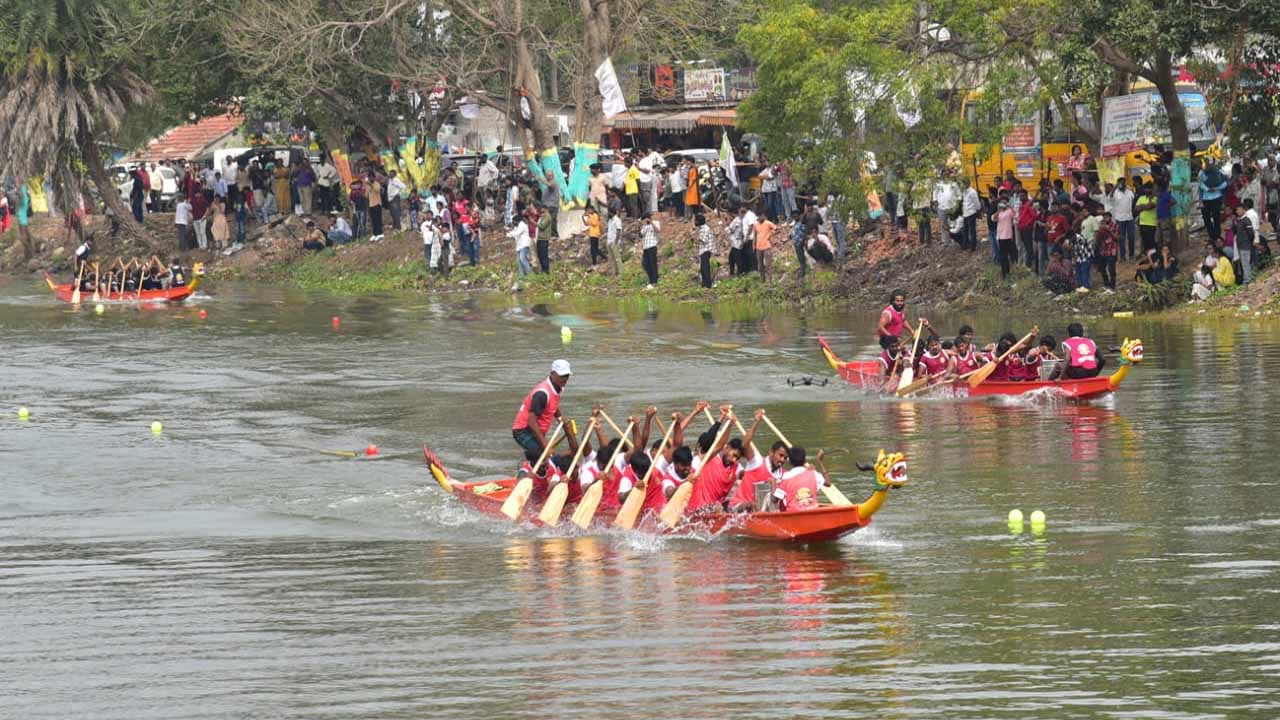 ఆత్రేయపురం ఉత్సవాల్లో డ్రాగన్ పడవ పోటీలు