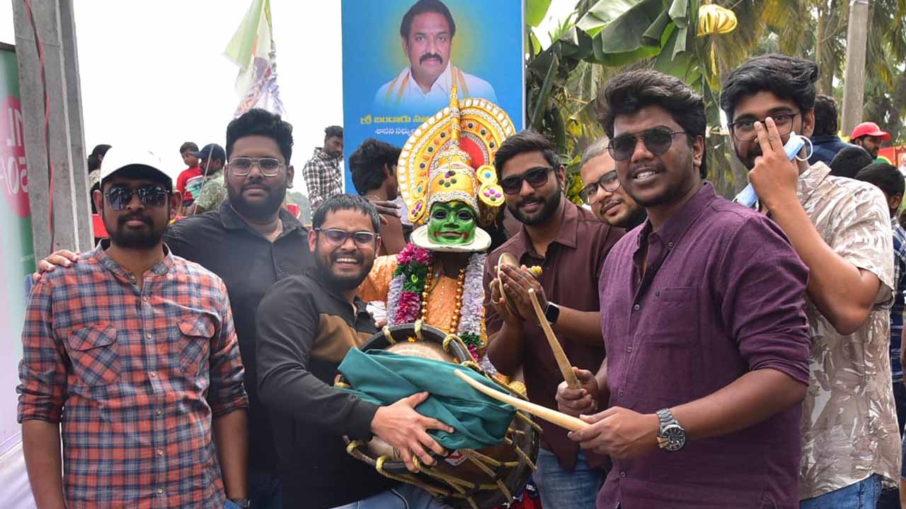 ఆత్రేయపురం ఉత్సవాల్లో డ్రాగన్ పడవ పోటీలు