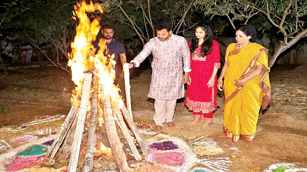 సందడే సందడి