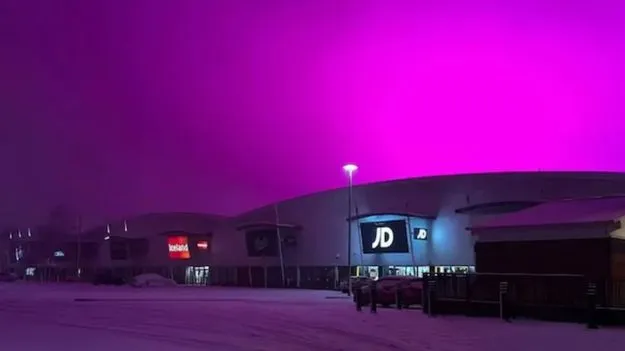 Sky Turns Pink: గులాబీ రంగులో ఆకాశం.. ఇలాంటి సీన్ ఎప్పుడూ చూసుండరు!