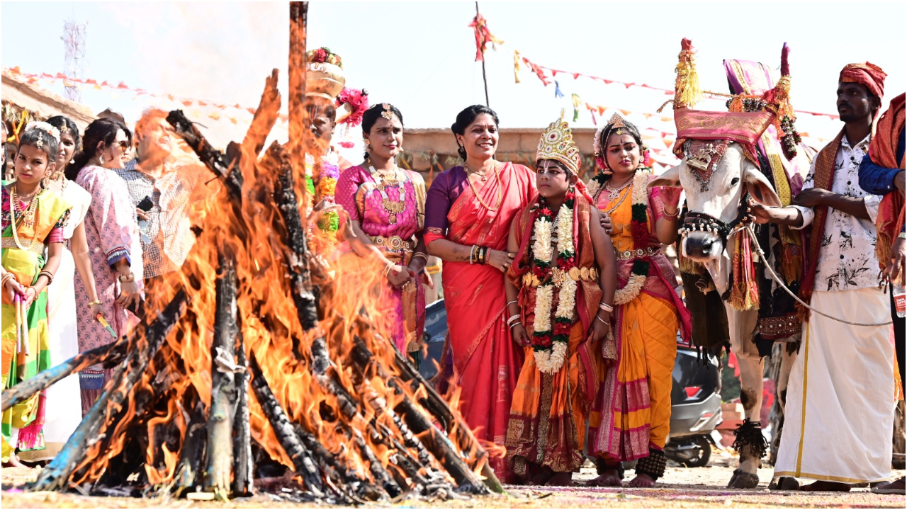 తెలుగు రాష్ట్రాల్లో ఘనంగా భోగి సంబరాలు
