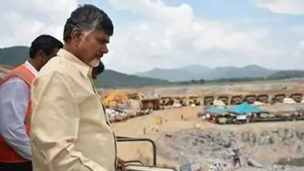 CM Chandrababu: పోలవరం ప్రాజెక్ట్‌ నిర్మాణాన్ని పరిశీలించిన సీఎం.. ఉన్నతాధికారులతో సమీక్ష