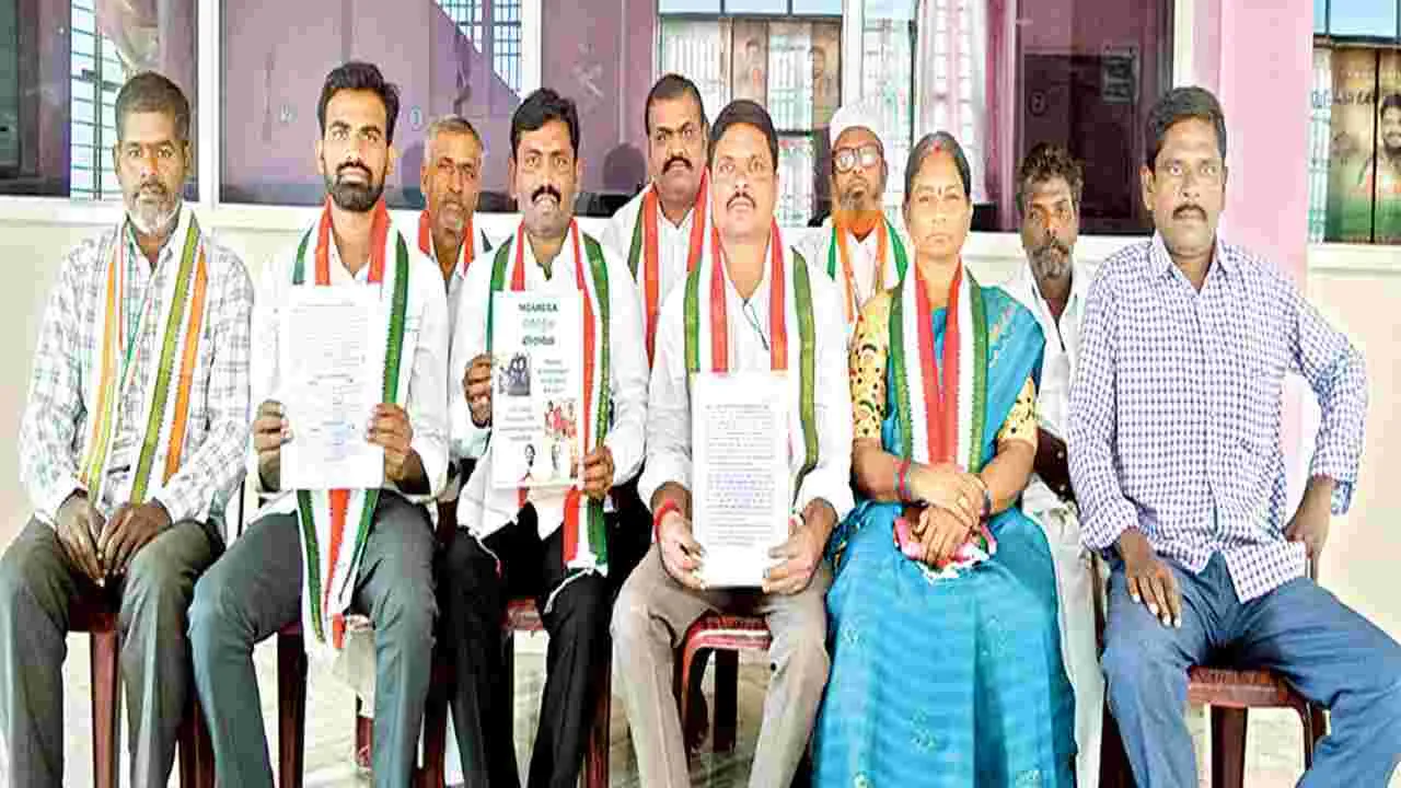 కేంద్రం విధానంతో  పేదలు పనిహక్కును కోల్పోతారు