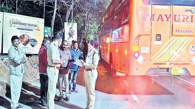 ప్రైవేటు ట్రావెల్స్‌ దోపిడీ