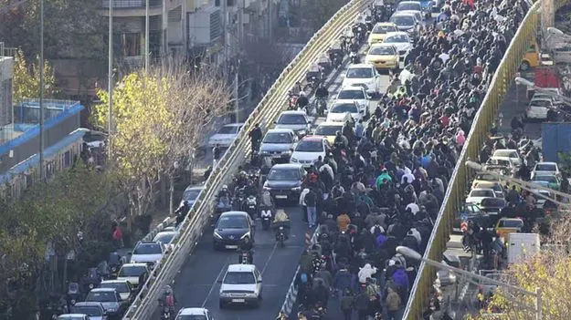 Tehran Erupts In Protests: ఇరాన్‌లో మారణహోమం.. దీనంతటికీ కారణం ఎవరు?