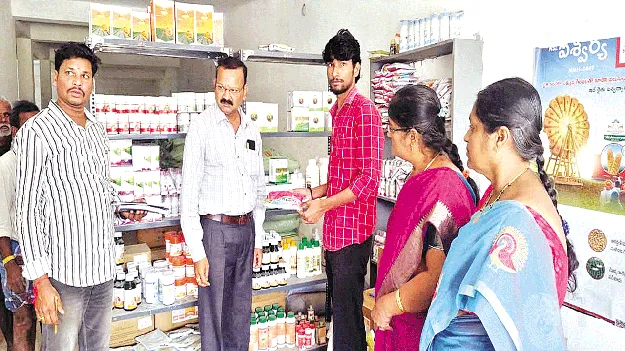 అధిక ధరలకు ఎరువులు విక్రయిస్తే చర్యలు