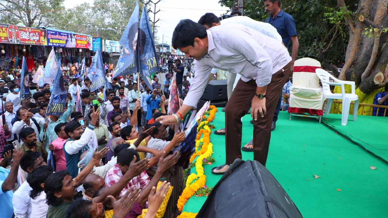 విజయవాడలో సూపర్ స్టార్ కృష్ణ విగ్రహావిష్కరణ