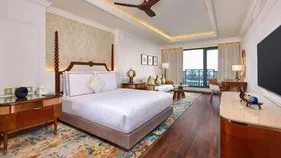 Luxury Hotel Privacy Breach: లగ్జరీ హోటల్‌లో షాకింగ్ ఘటన.. దంపతులు బాత్రూమ్‌లో ఉండగా..