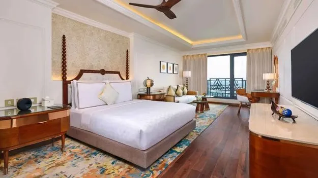 Luxury Hotel Privacy Breach: లగ్జరీ హోటల్‌లో షాకింగ్ ఘటన.. దంపతులు బాత్రూమ్‌లో ఉండగా..