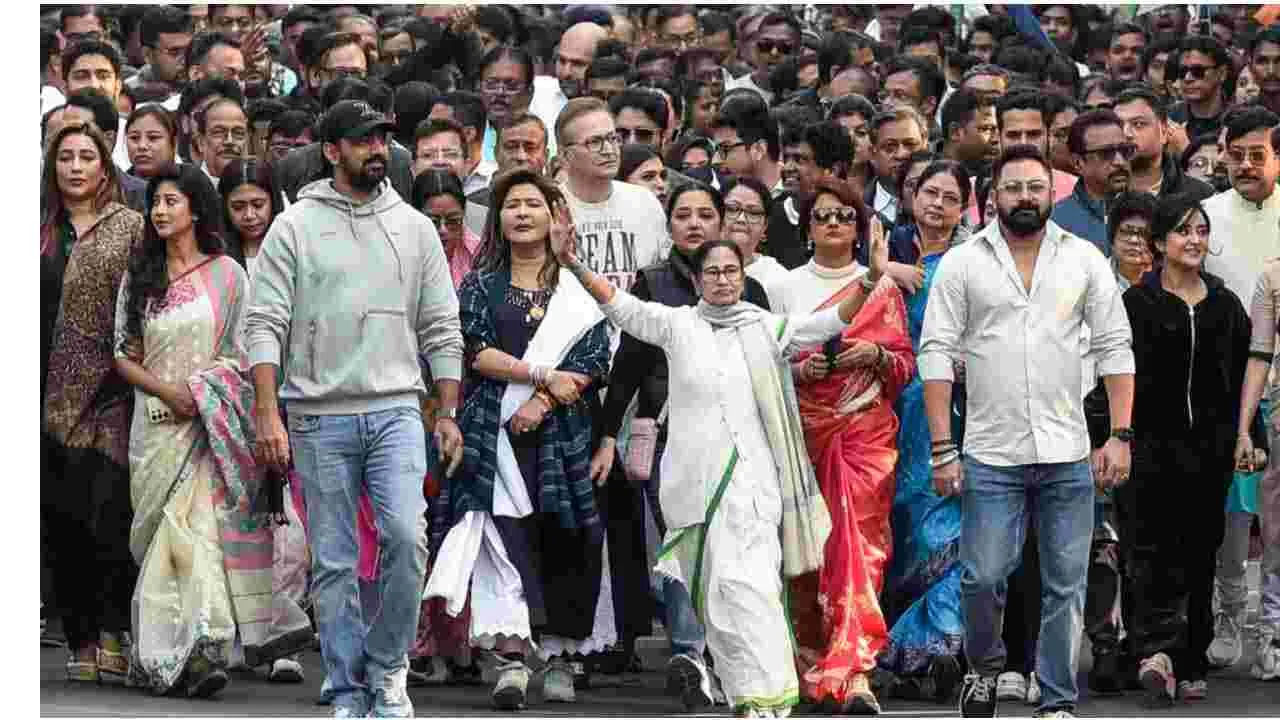 I-PAC Raidas Drama:  ఐప్యాక్ దాడులకు నిరసనగా మమత భారీ ప్రదర్శన... సీజేఐను ఆశ్రయించిన ఈడీ