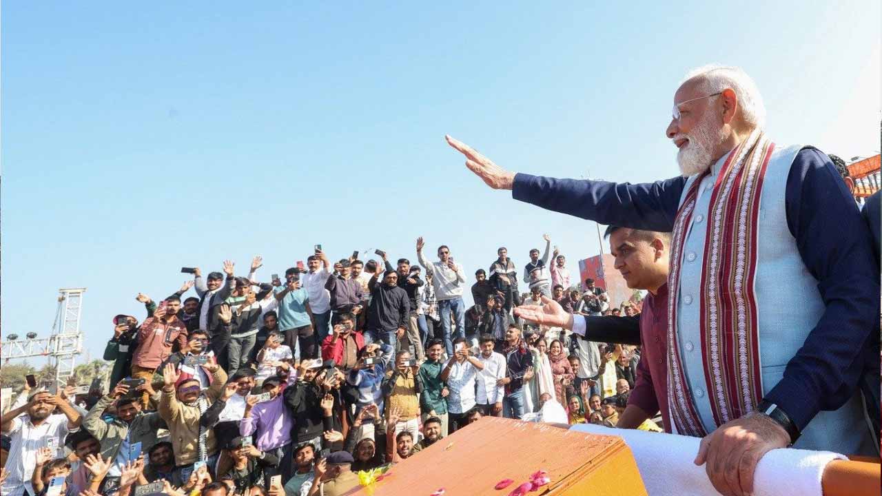 అహ్మదాబాద్‌లో అంతర్జాతీయ కైట్ ఫెస్టివల్‌లో పాల్గొన్న ప్రధాని మోదీ..