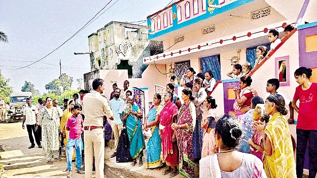 చట్ట వ్యతిరేకంగా వ్యవహరిస్తే కఠిన చర్యలు