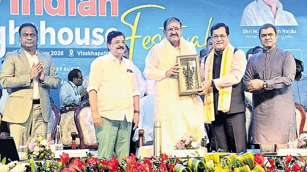 సాగరతీరంలో సందడి