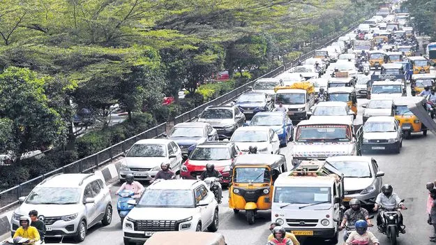 రహదారులన్నీ రద్దీ